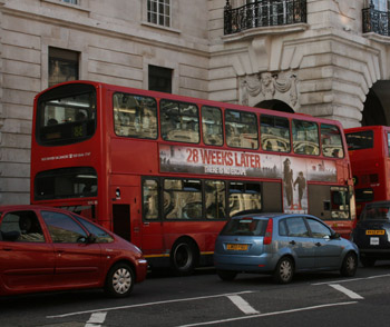 Aankondigingen op Londense bussen