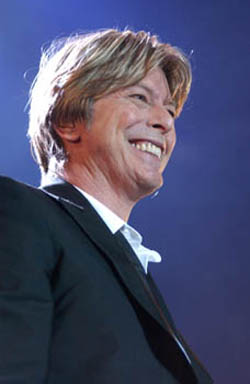 Bowie lacht het festival toe - Fotograaf onbekend